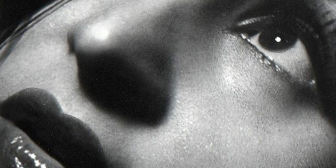 El rostro de Eva Perón y la voz de Tita Merello espejados en  Antígona Vélez de Leopoldo Marechal