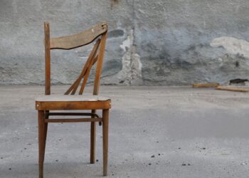 ENTRE LA TRAGEDIA Y LA FARSA