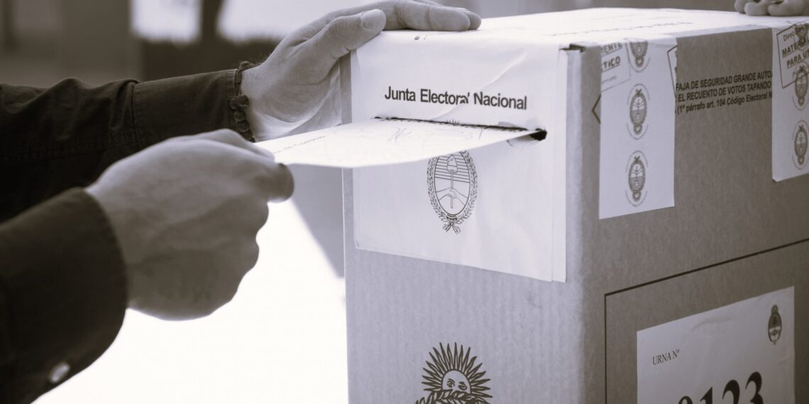 40 AÑOS DE URNAS Y BOLETAS