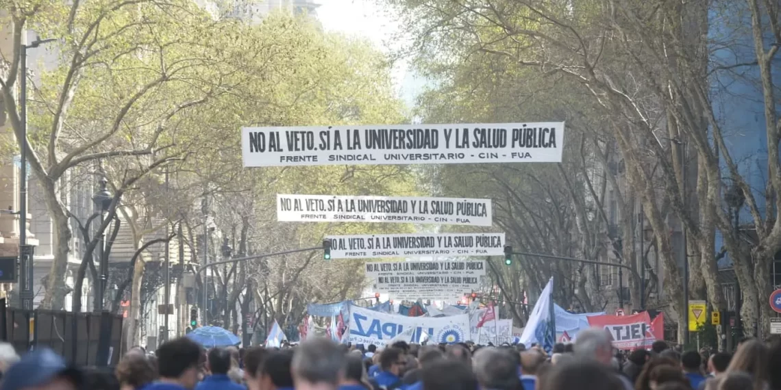 MULTITUDINARIA MARCHA FEDERAL UNIVERSITARIA CONTRA JAVIER MILEI